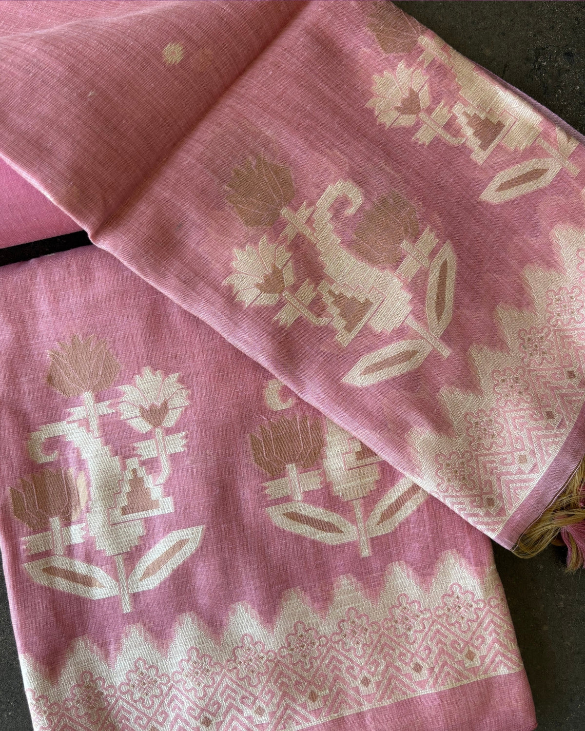 Tamarai Chenderi Emboss Edit