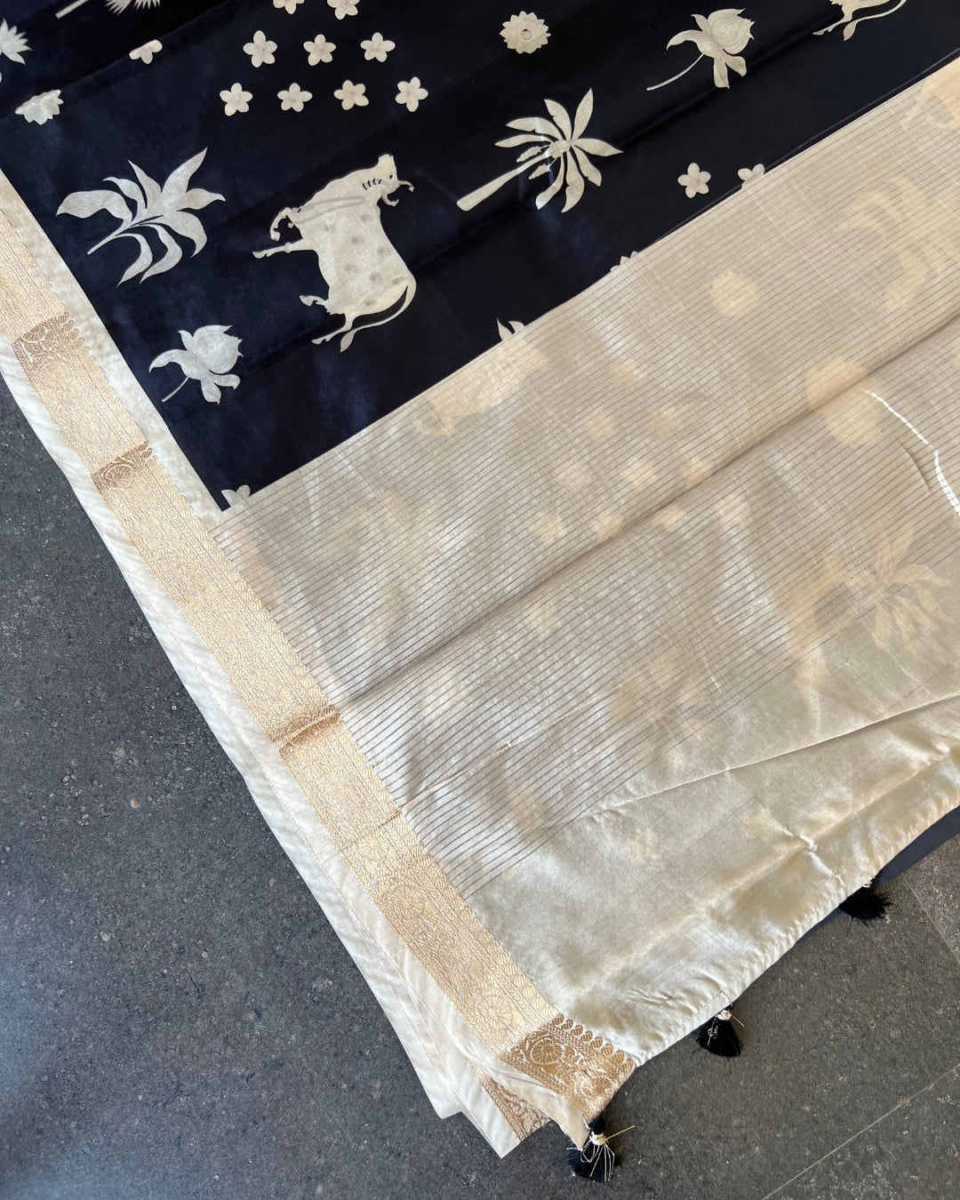 Neel Palm Block Pichhawai Saree